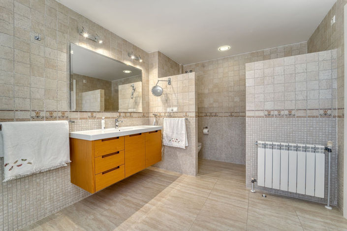 Image No.26-5 Bed Villa for sale