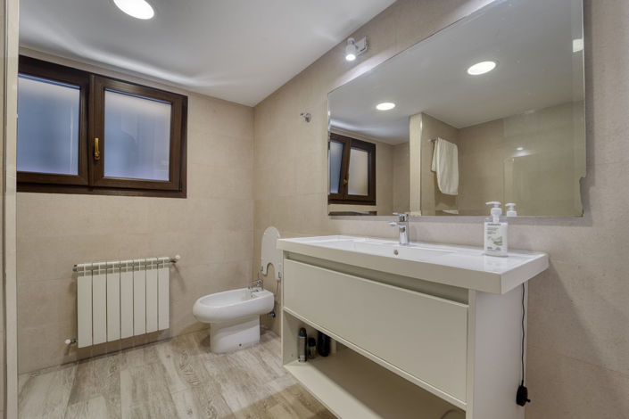 Image No.27-5 Bed Villa for sale