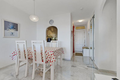 11-20939a0134ad724a8cb2a801094d15a4