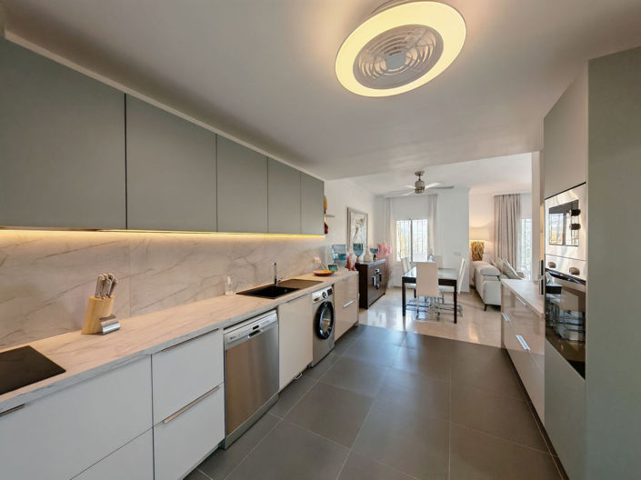 Image No.10-4 Bed Townhouse for sale