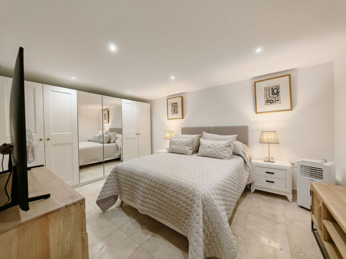 Image No.16-4 Bed Townhouse for sale