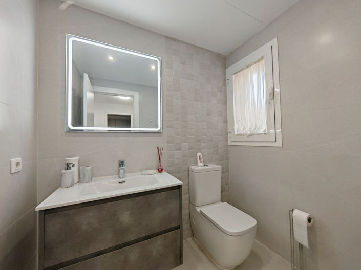 Image No.18-4 Bed Townhouse for sale