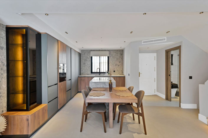 Image No.10-4 Bed Townhouse for sale