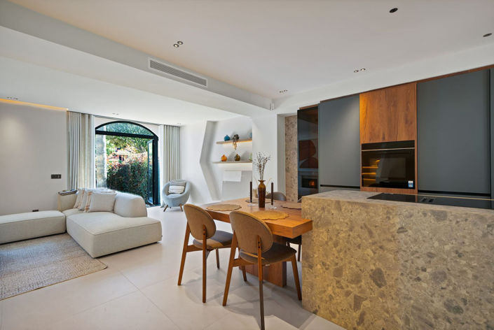 Image No.12-4 Bed Townhouse for sale