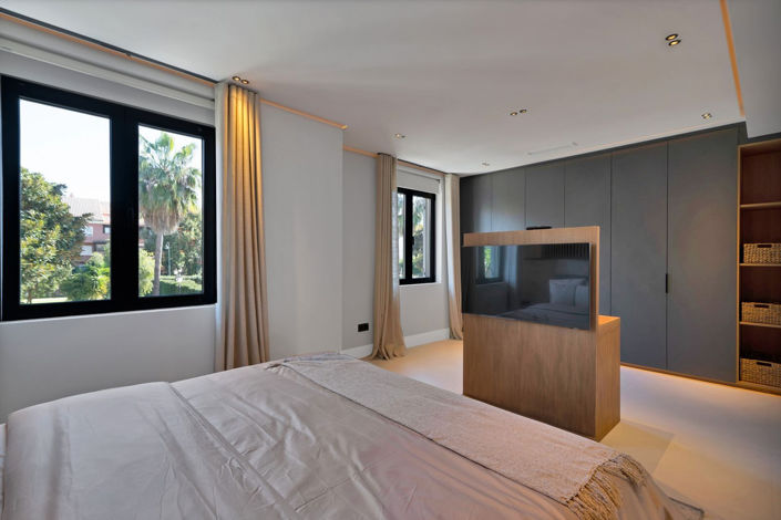 Image No.15-4 Bed Townhouse for sale