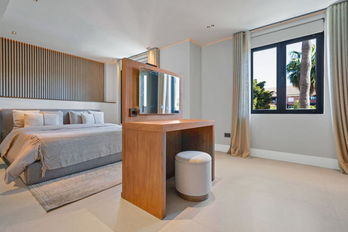 Image No.16-4 Bed Townhouse for sale