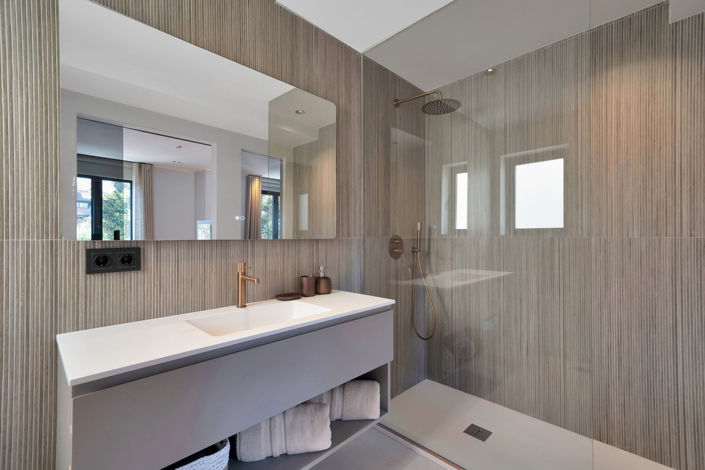 Image No.17-4 Bed Townhouse for sale