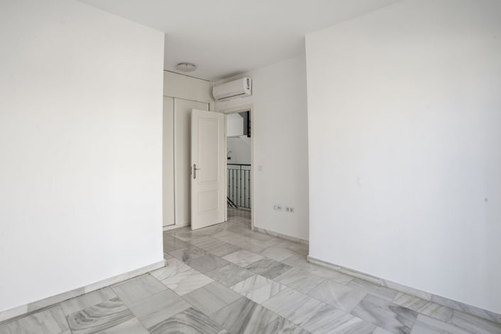 Image No.12-3 Bed Villa for sale