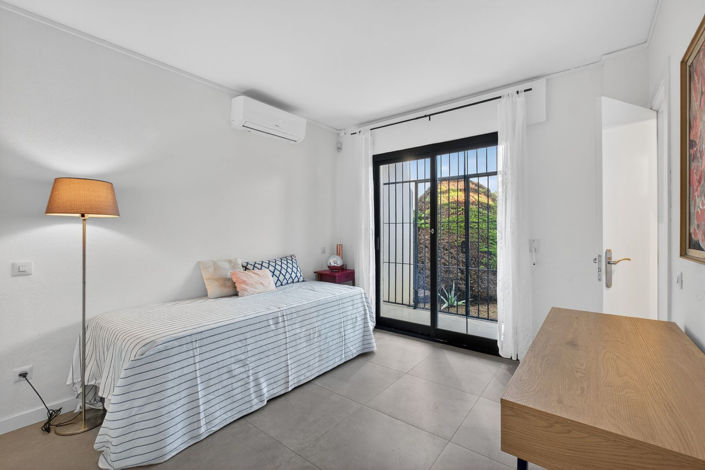 Image No.16-2 Bed Townhouse for sale