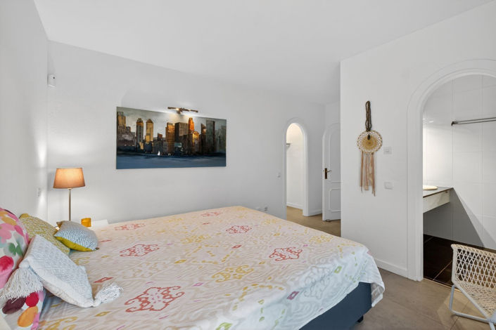 Image No.18-2 Bed Townhouse for sale