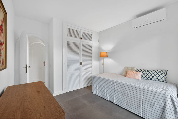 Image No.19-2 Bed Townhouse for sale