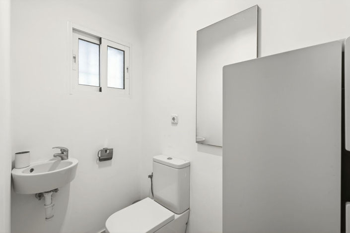 Image No.23-2 Bed Townhouse for sale