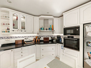 10-bb915d1cb19341576dcdc994b81ab9c5