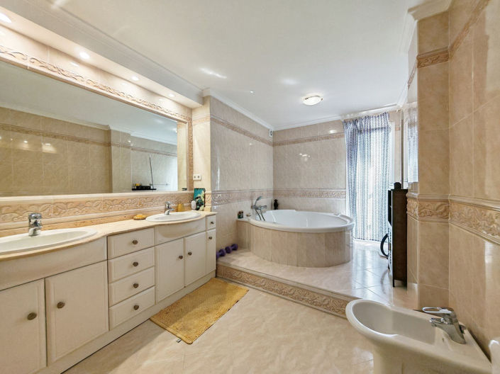 Image No.12-5 Bed Villa for sale