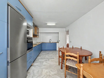 11-20939a0134ad724a8cb2a801094d15a4