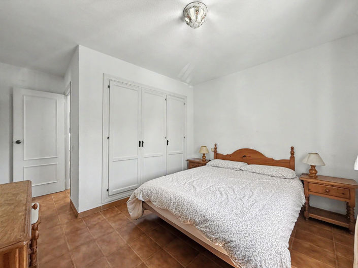 Image No.18-3 Bed Townhouse for sale