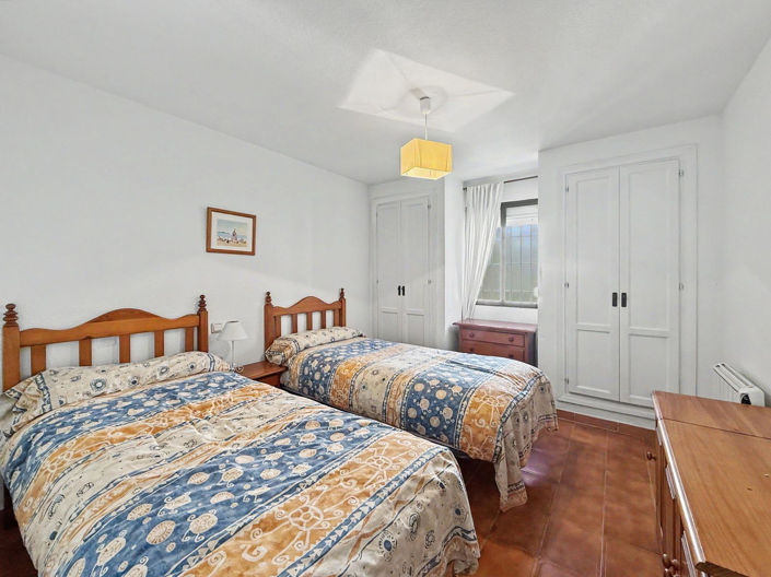 Image No.19-3 Bed Townhouse for sale