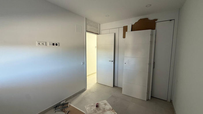 Image No.10-1 Bed Apartment for sale