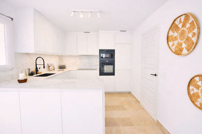 10-bb915d1cb19341576dcdc994b81ab9c5