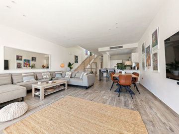 11-20939a0134ad724a8cb2a801094d15a4