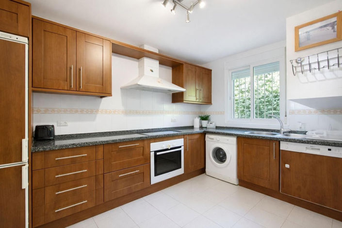 Image No.11-3 Bed Townhouse for sale