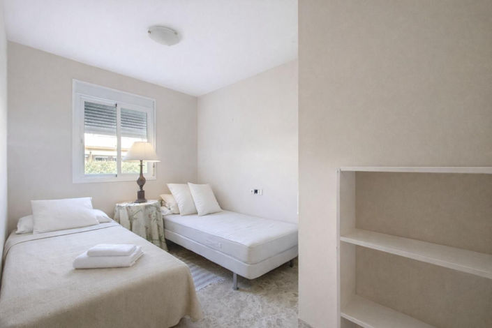 Image No.26-3 Bed Townhouse for sale