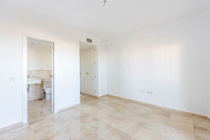 Image No.15-3 Bed Apartment for sale