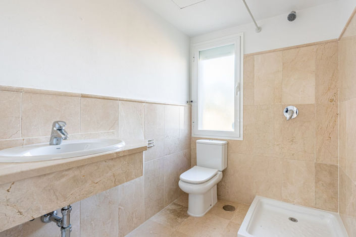 Image No.17-3 Bed Apartment for sale