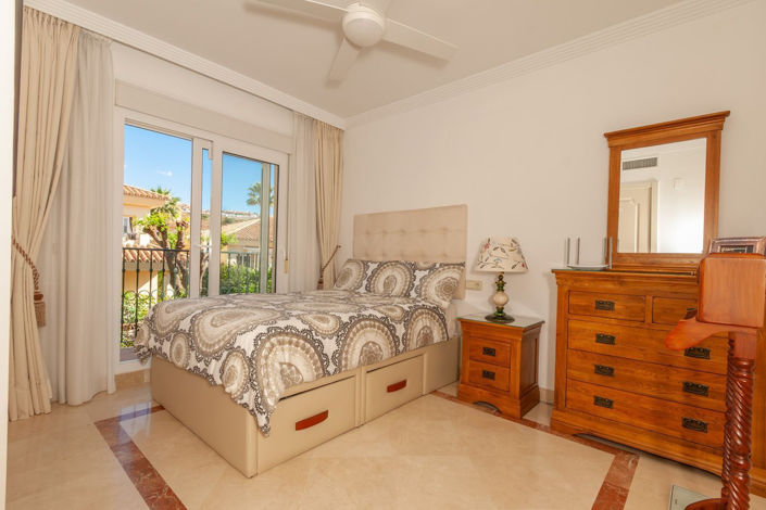 Image No.10-4 Bed Townhouse for sale