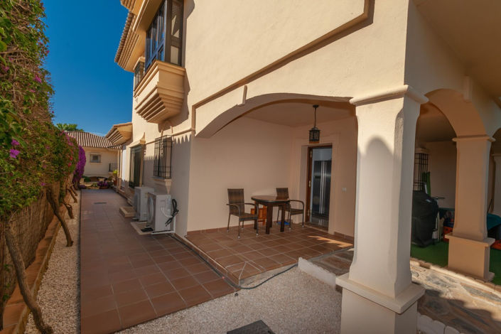 Image No.20-4 Bed Townhouse for sale