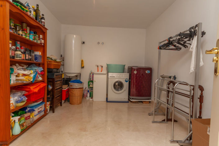 Image No.21-4 Bed Townhouse for sale