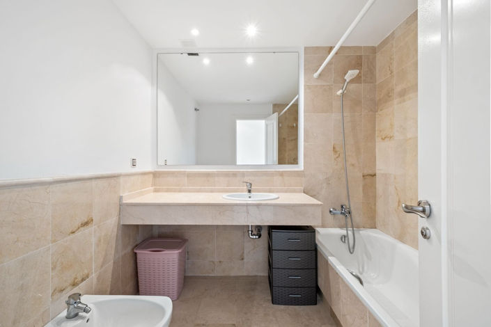 Image No.22-2 Bed Apartment for sale