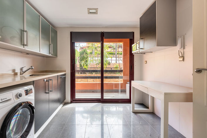 Image No.11-3 Bed Apartment for sale