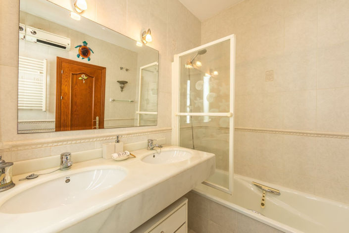 Image No.24-3 Bed Villa for sale