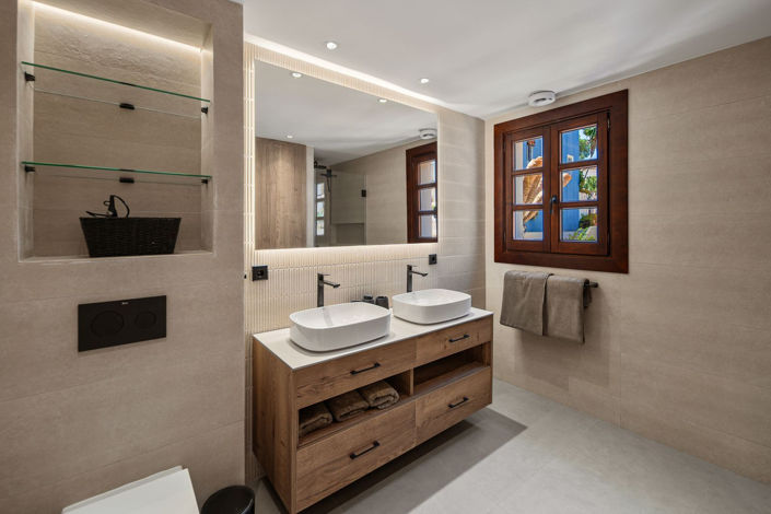 Image No.22-3 Bed Townhouse for sale