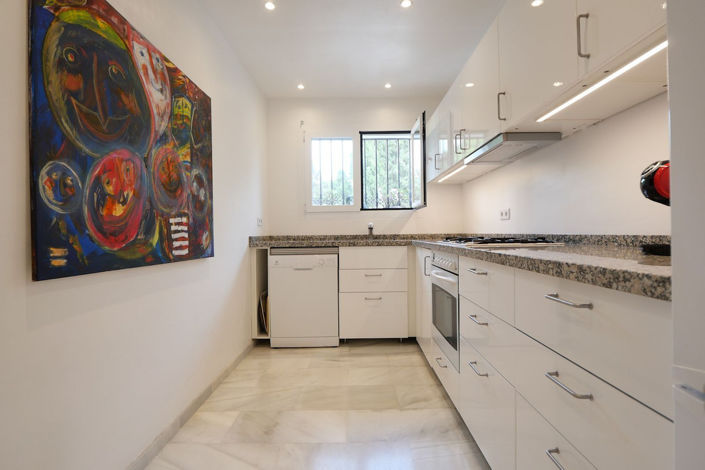 Image No.13-3 Bed Townhouse for sale