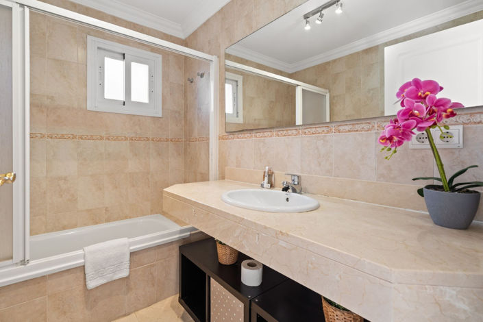 Image No.18-3 Bed Apartment for sale