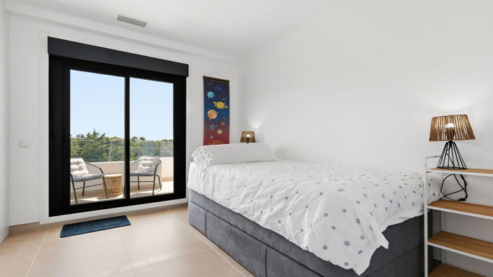 Image No.17-3 Bed Apartment for sale