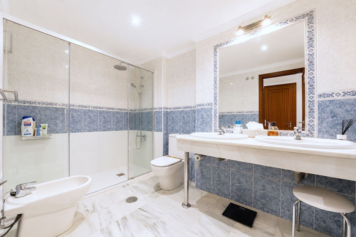 Image No.17-5 Bed Apartment for sale