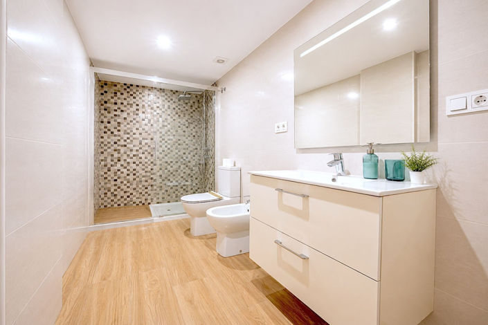 Image No.24-5 Bed Apartment for sale