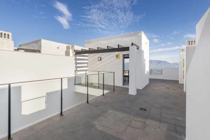 Image No.19-3 Bed Townhouse for sale