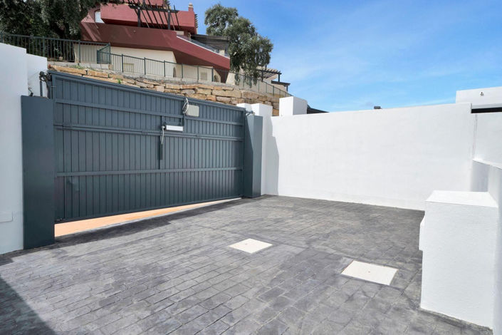 Image No.20-3 Bed Townhouse for sale