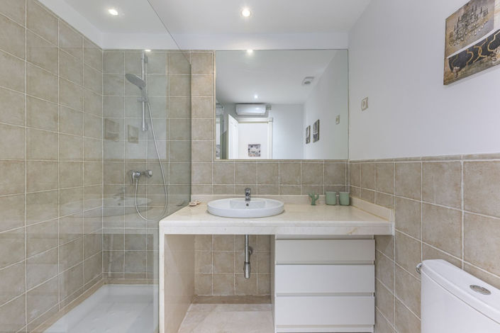 Image No.28-2 Bed Apartment for sale