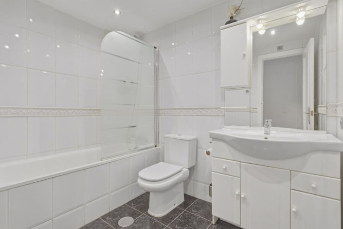 Image No.25-2 Bed Apartment for sale