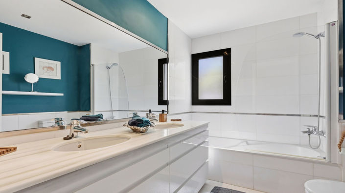 Image No.20-2 Bed Apartment for sale