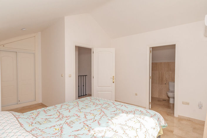 Image No.20-2 Bed Apartment for sale
