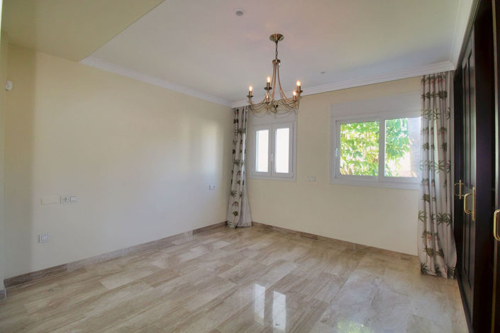 Image No.16-4 Bed Villa for sale