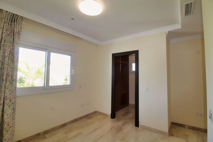 Image No.20-4 Bed Villa for sale