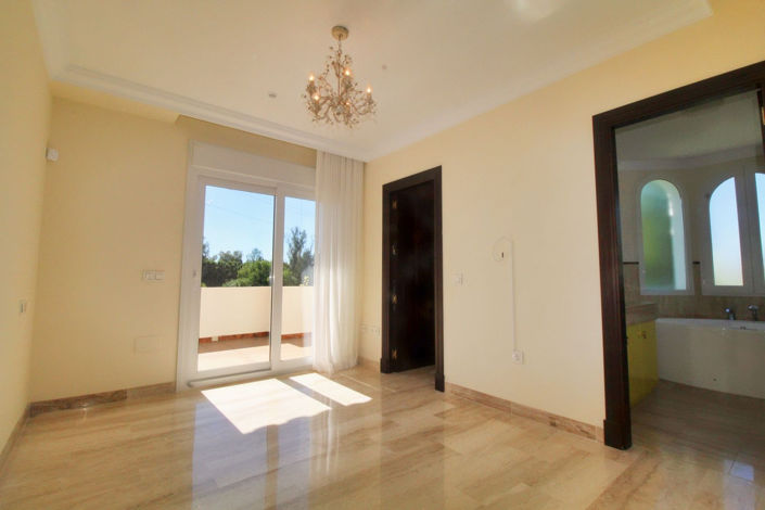 Image No.26-4 Bed Villa for sale