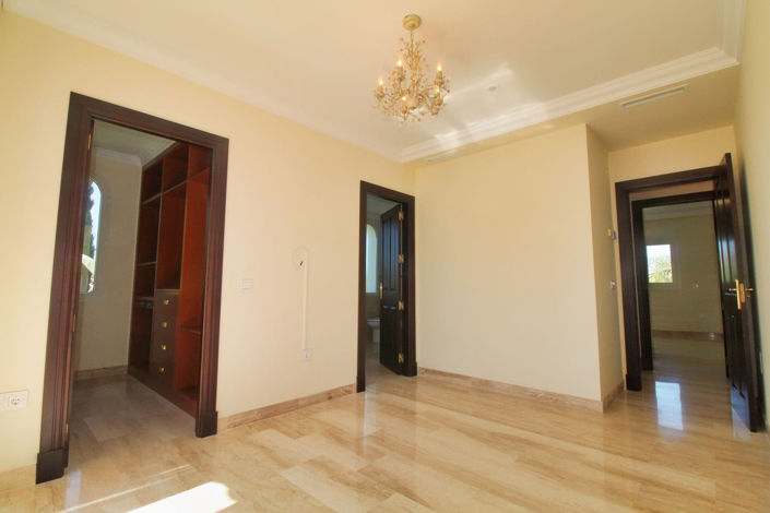 Image No.27-4 Bed Villa for sale